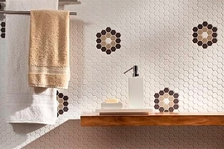 Desenhos Geométricos com Pastilhas para um Hall de Entrada Impactante - ideia