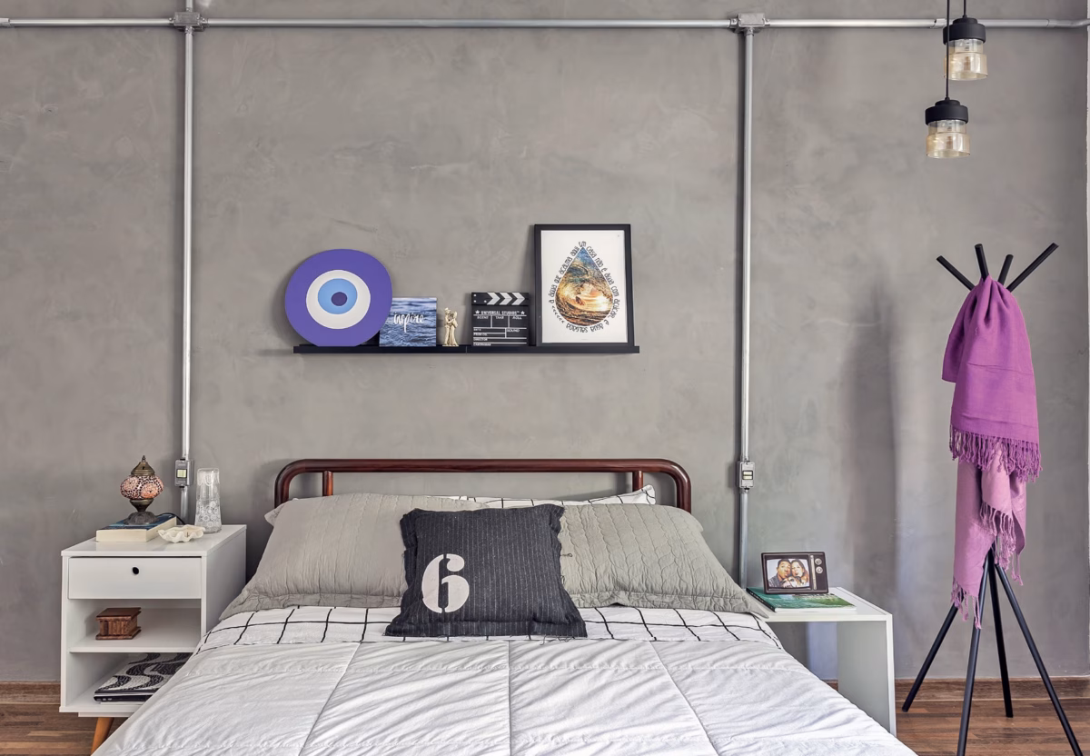 Decoração Industrial Charmosa: Quarto com Cimento Queimado e Detalhes em Metal - inspiração