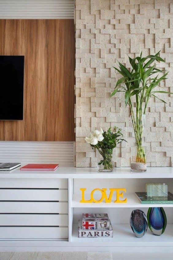 Modernidade 3D: Sala com Painéis Tridimensionais e Design Arrojado - detalhe