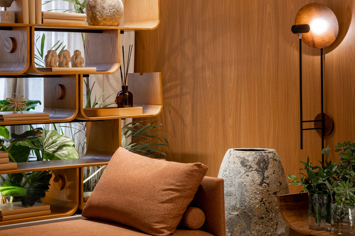 Hygge em Casa: Sala de Estar Escandinava com Mantas e Velas - ideia