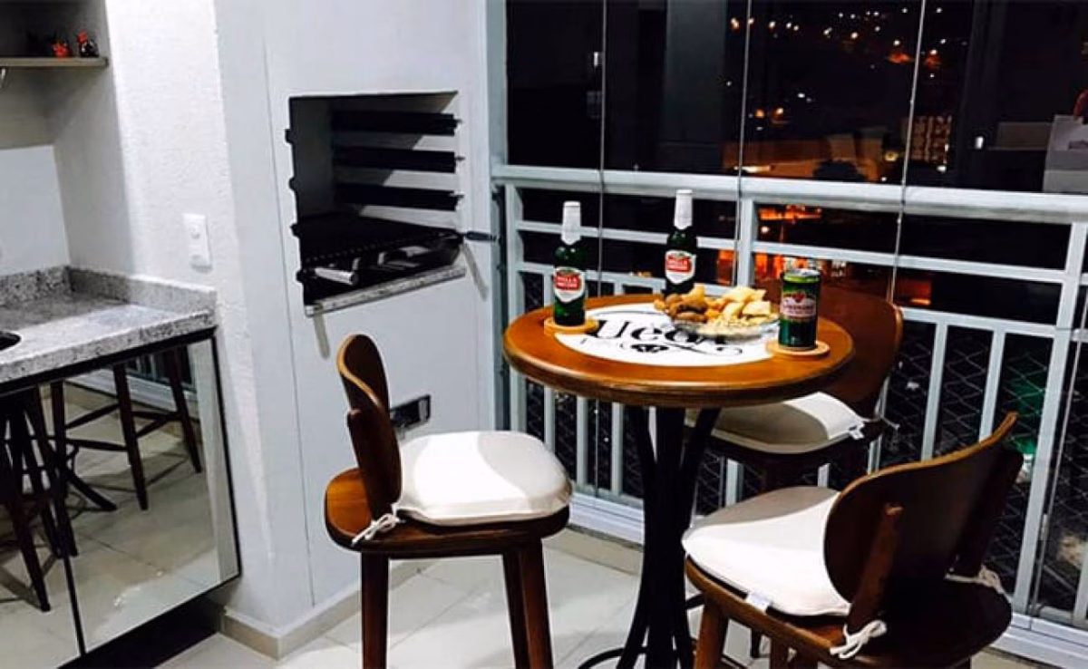 Varanda Gourmet Decorada com Estilo Industrial e Tijolinhos à Vista: Personalidade Marcante! - detalhe