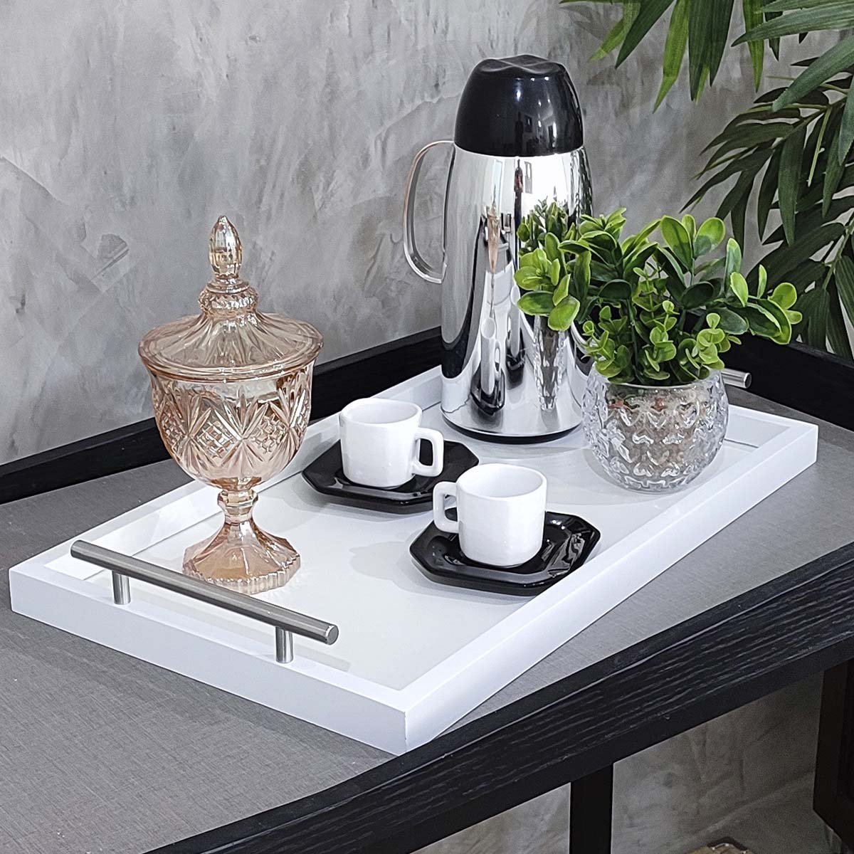 Cantinho do Café Elegante com Bandejas Espelhadas - ideia