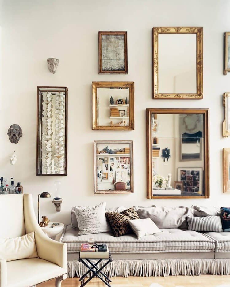 Espelho com Fotos: Uma Galeria de Memórias Refletidas - inspiração