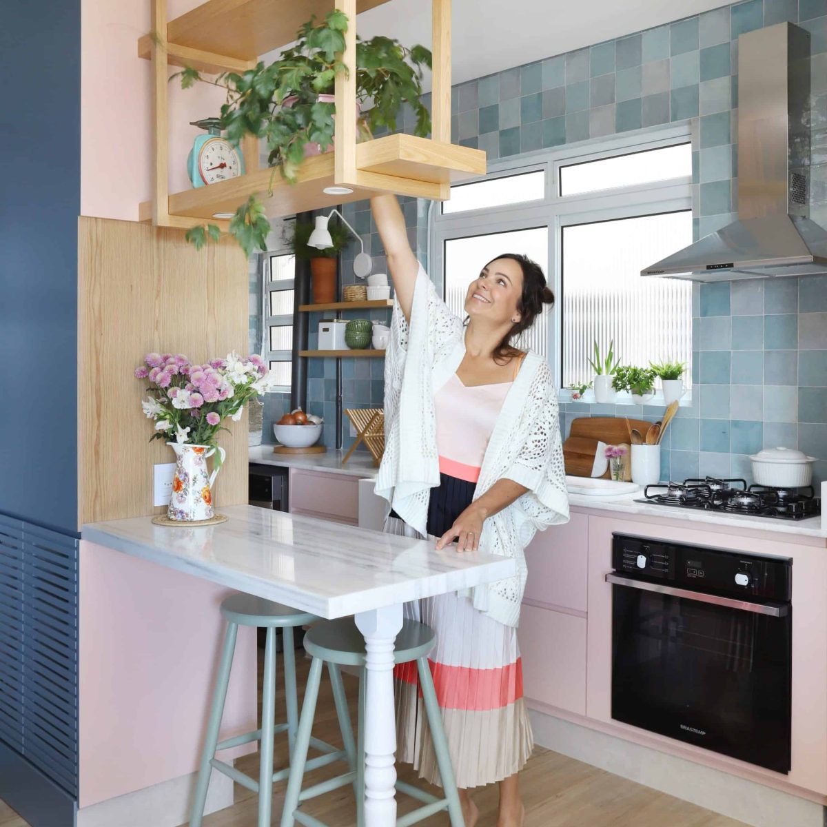 Bancada Multifuncional: Refeições Rápidas e Espaço Extra! - ideia