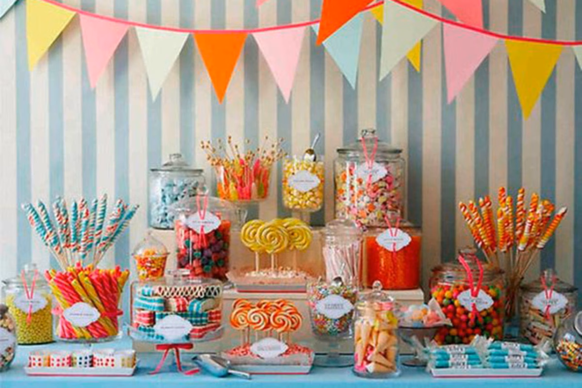 Mesa de Doces Decorada com Caixotes: Charme Vintage e Criativo - inspiração