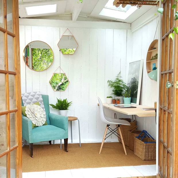 Refrescância Urbana: Mini Jardim Suspenso Integrado ao Seu Espaço de Trabalho - inspiração