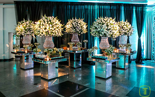 Com Espelhos e Objetos Refletivos: Ampliando Espaços e Brilhando Intensamente - ideia