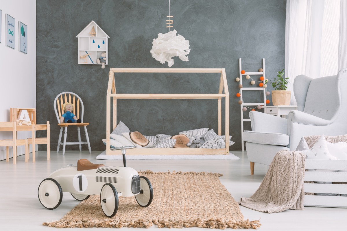 Estilo Montessoriano: Decoração de Quarto Infantil com Espelhos e Barras - ideia