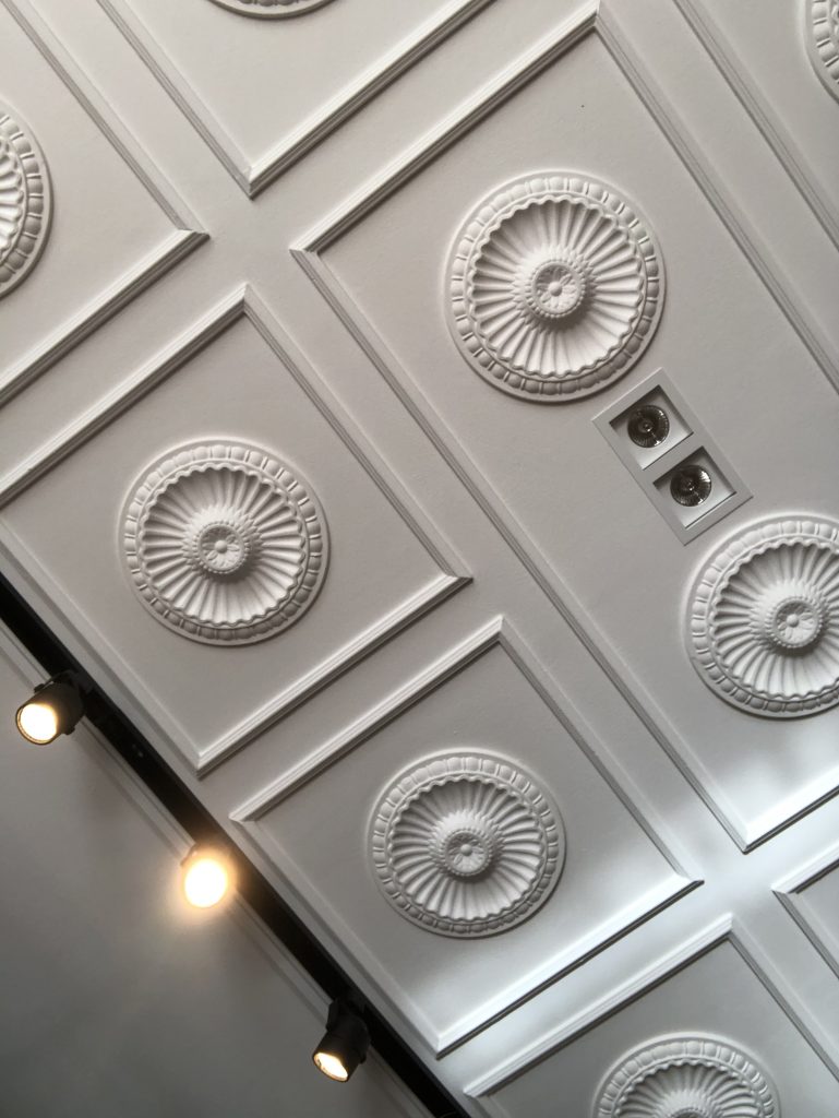 Com Rosetas Decorativas: Um Clássico Repaginado - ideia