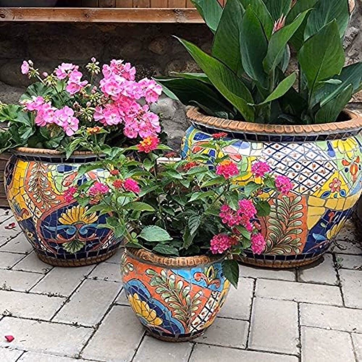 Vasos Decorados com Mosaicos de Pastilhas: Cores Vibrantes e Alegria no Jardim - ideia