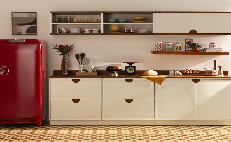 Lixeira Colorida que Combina com Seus Utensílios: Alegria na Decoração - detalhe