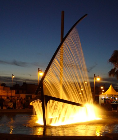 Chafariz Clássico com Esculturas e Jatos de Água - ideia