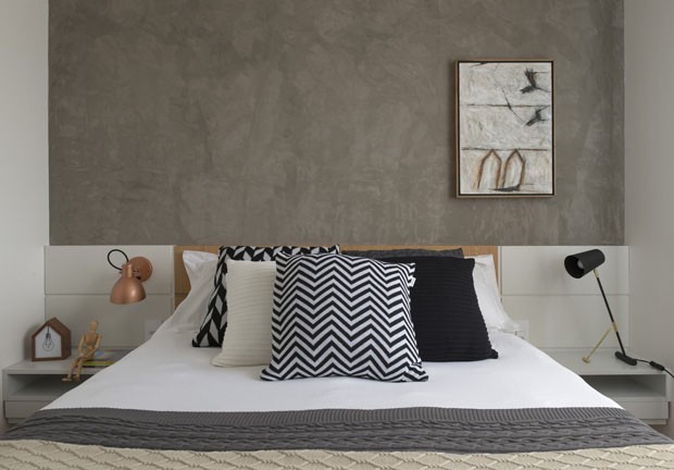 Decoração Industrial Charmosa: Quarto com Cimento Queimado e Detalhes em Metal - detalhe