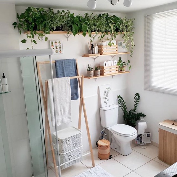 Prateleiras Aéreas com Cestos de Vime: Organização com Estilo - ideia