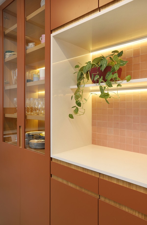 Armário de Cozinha Iluminado com Fitas de LED Embutidas - ideia