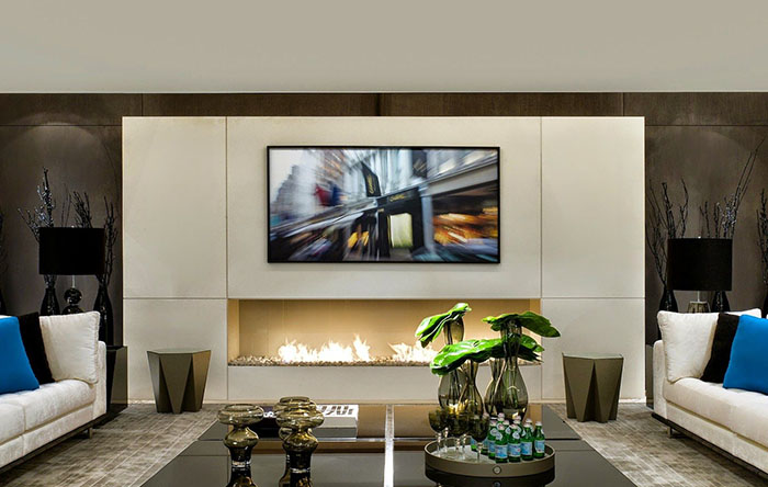 Clássico Repaginado: Lareira com Molduras Decorativas - inspiração