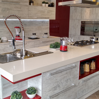 Mesa de Jantar com Tampo em Silestone Branco e Base em Aço Inox para Receber com Estilo - detalhe