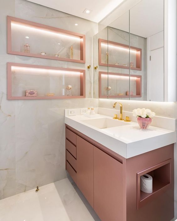 Armário com Nichos Laterais Expostos: Praticidade Decorativa - ideia