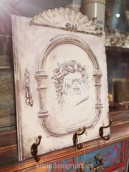 Cabides com Pintura Chalk Paint: Estilo Vintage e Moderno! - detalhe