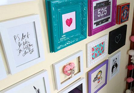 Mini Galeria com Quadros Pequenos e Coloridos: Alegria em Cada Detalhe - detalhe