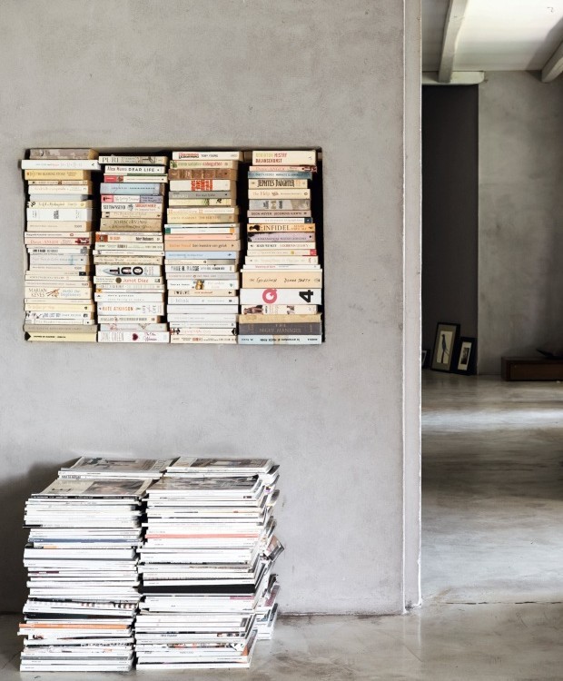 Mesa de Cabeceira com Livros Empilhados: Para Amantes da Leitura - inspiração