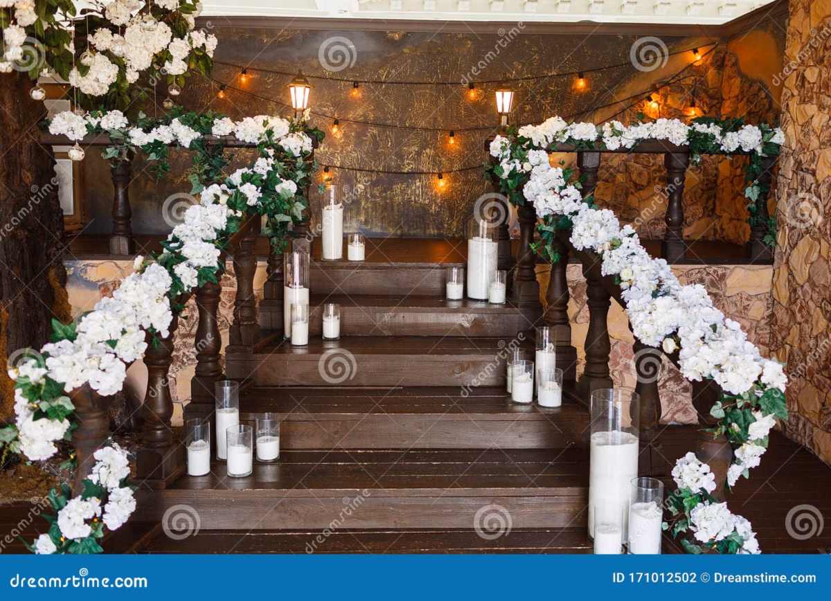 Escadas Enfeitadas com Vasos e Ramalhetes: Toque Romântico - detalhe