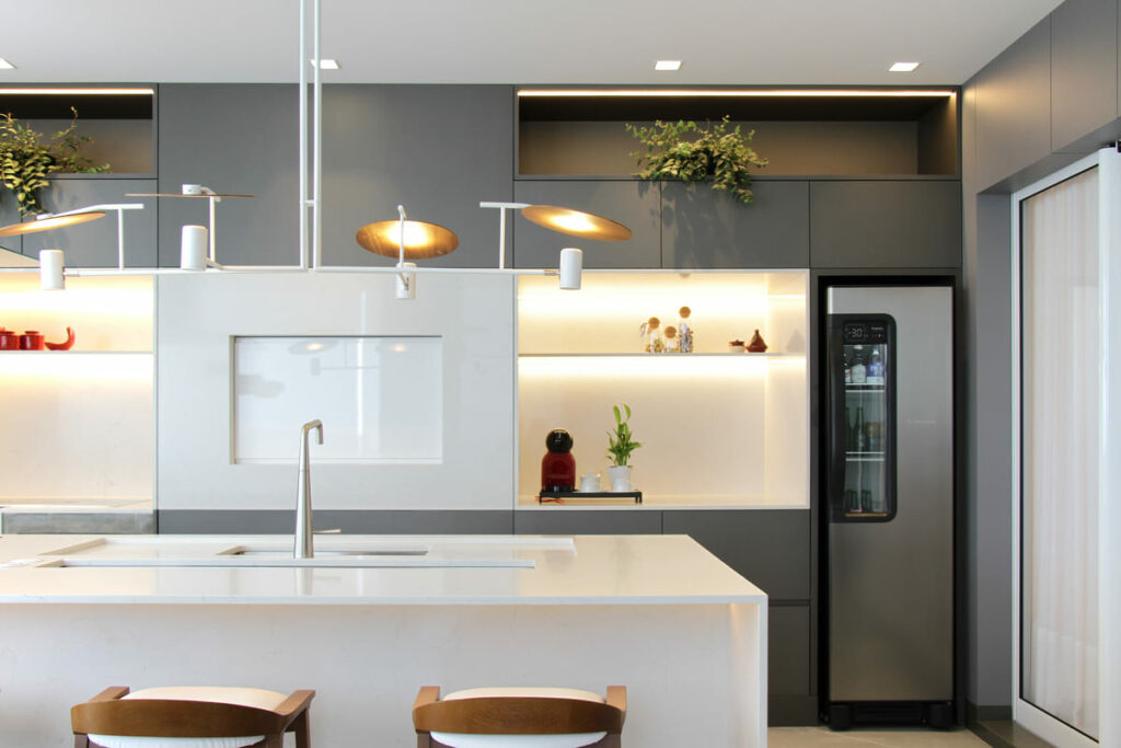 Luminárias Embutidas no Armário: Luz Estratégica - ideia