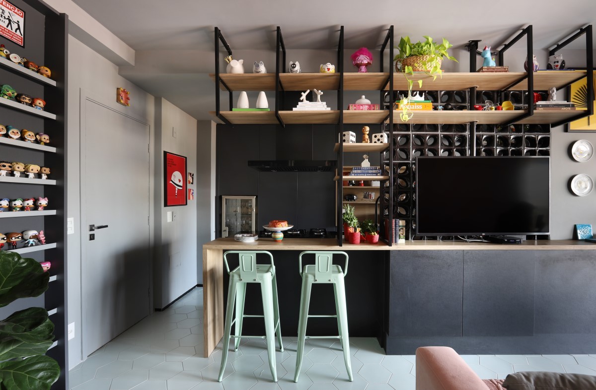 Prateleiras de MDF com Pintura Geométrica: Modernidade e Organização em Sintonia! - detalhe