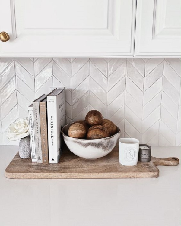 Revestimento Amadeirado em Espinha de Peixe: Elegância Atemporal - detalhe