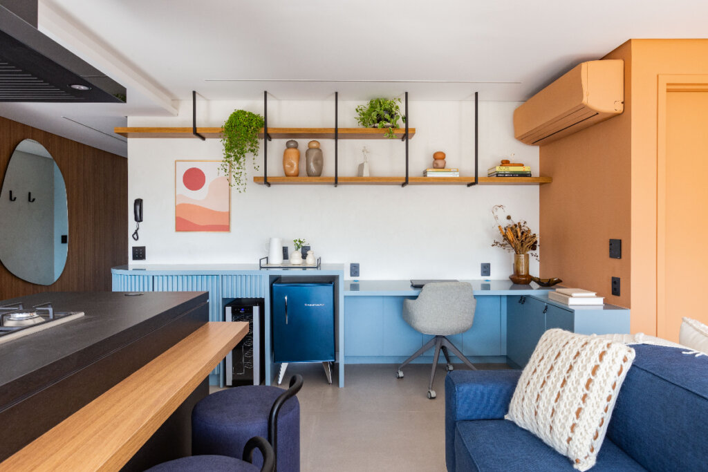 Com Espelho Estratégico: Ampliação e Luminosidade - ideia