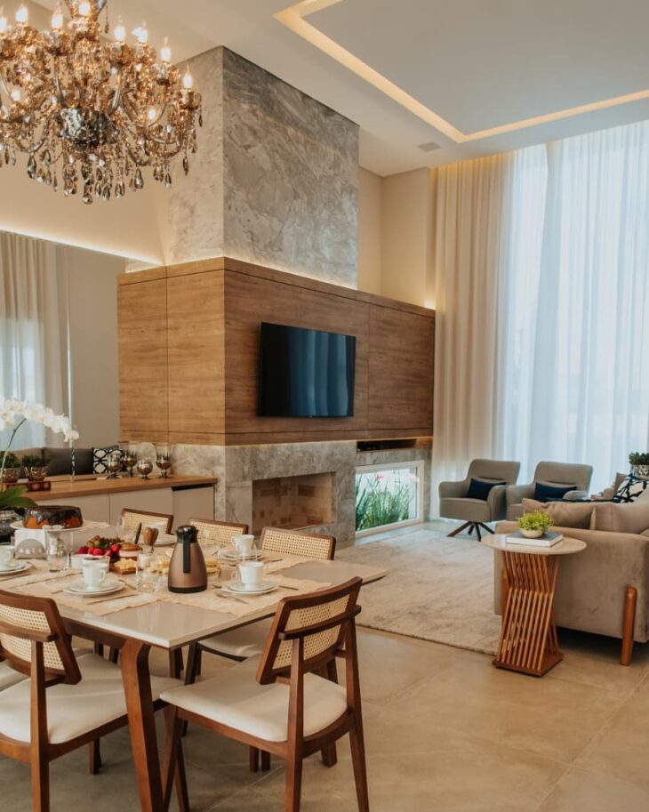 Clássico Repaginado: Lareira com Molduras Decorativas - detalhe