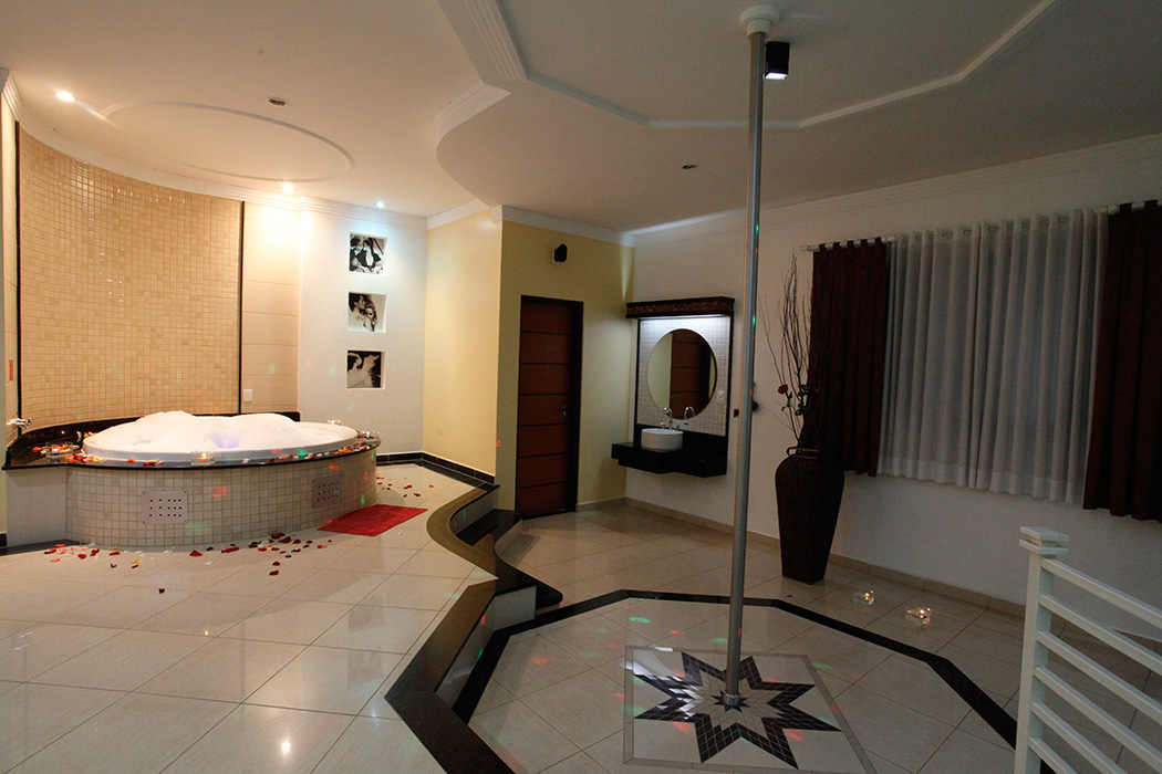 Suíte com Pole Dance e Espaço Sensual - detalhe
