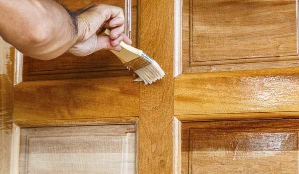 Verniz em Portas Antigas: Resgatando a História - detalhe