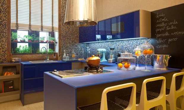 Piso Hidráulico Azul e Amarelo para um Toque Retrô - inspiração