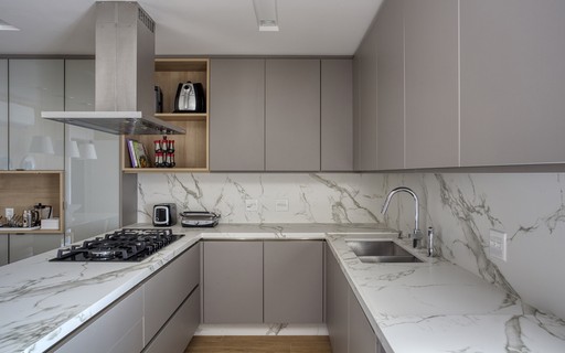 Bancada de Porcelanato com Frontão Alto: Proteção e Charme - inspiração