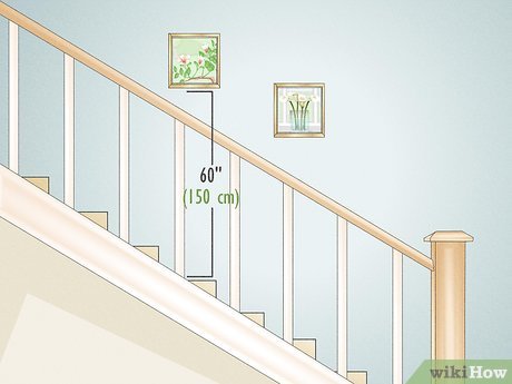 Maximizando Espaços: Quadros em Escadas e Corredores - inspiração