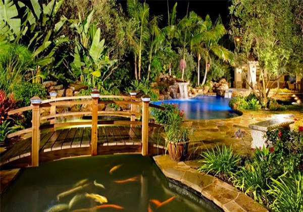 Lago Urbano com Fonte Luminosa e Escultura Moderna - detalhe