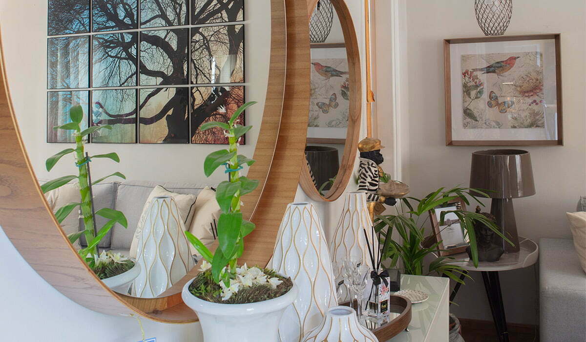 Espelho com Fotos: Uma Galeria de Memórias Refletidas - ideia