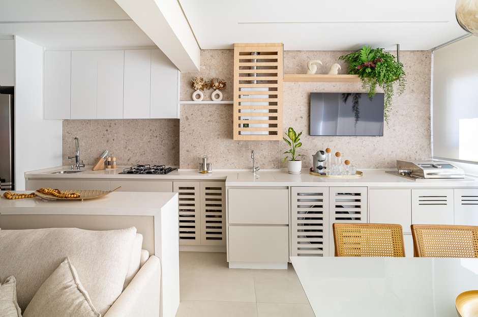 Ilha com Jardim Vertical Incorporado: Natureza e Frescor Dentro de Casa - detalhe