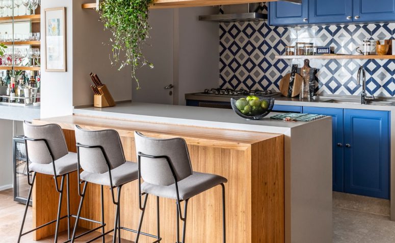 Cozinha de Madeira e Azulejos Decorados: Uma Combinação Charmosa - detalhe