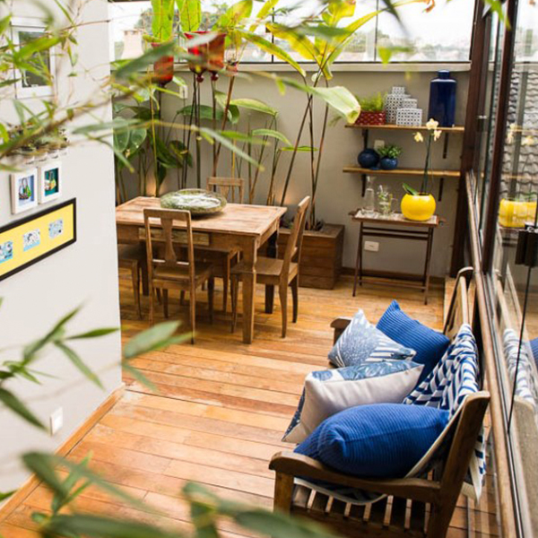 Com Almofadas e Mantas Coloridas - detalhe