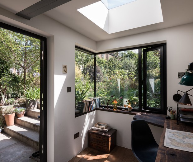 Refrescância Urbana: Mini Jardim Suspenso Integrado ao Seu Espaço de Trabalho - ideia