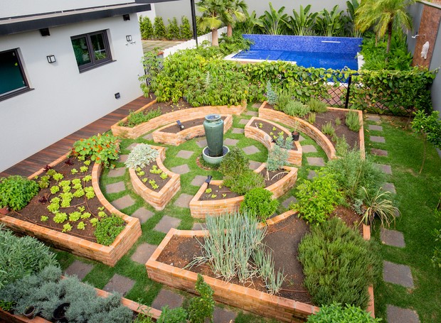 Horta em Casa: Pátio Funcional com Temperos e Hortaliças - detalhe