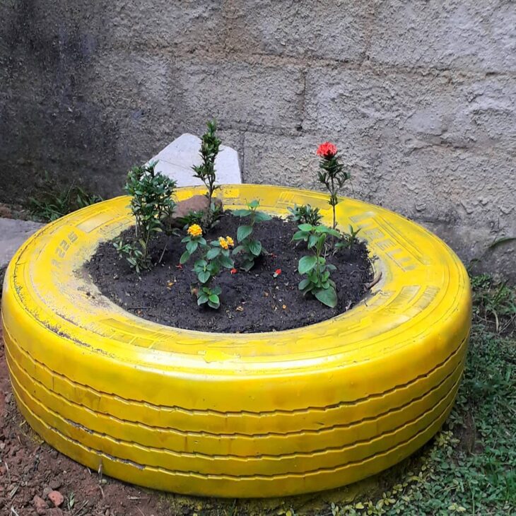Pneus e Mosaicos: Uma Explosão de Cores e Texturas - ideia