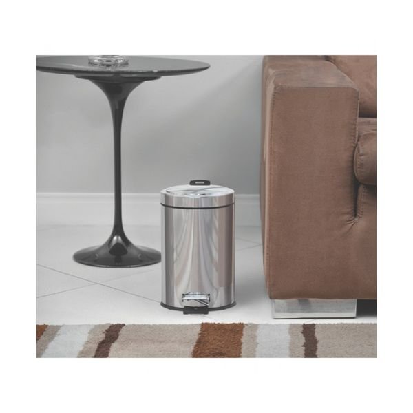 Lixeira Inox com Pedal Ergonômico: Durabilidade e Conforto - detalhe
