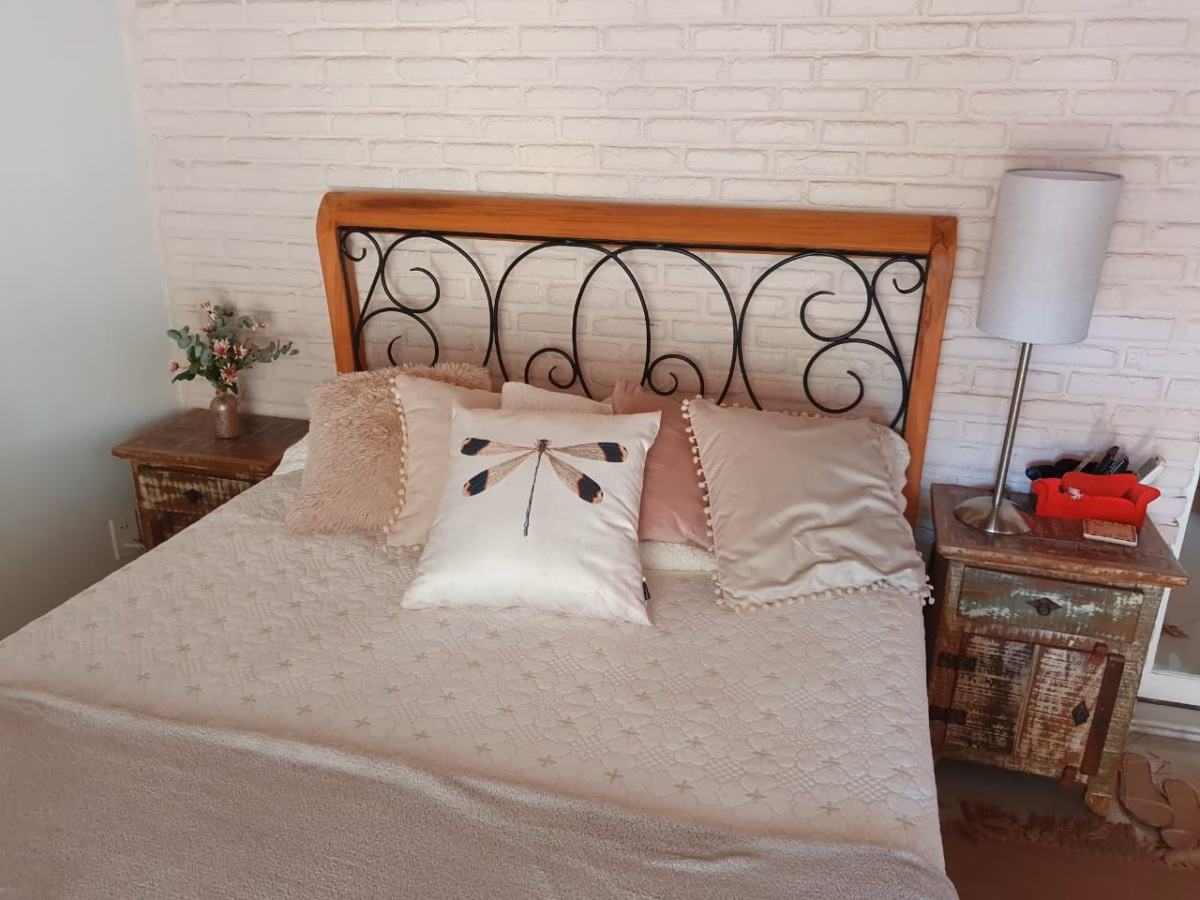 Quarto de Casal Sustentável com Móveis de Demolição - inspiração