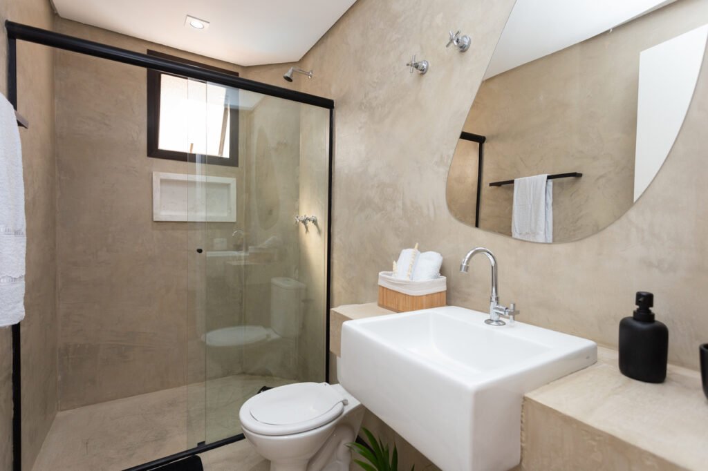 Banheiro Escandinavo Funcional: Cores Neutras e Design Inteligente - detalhe