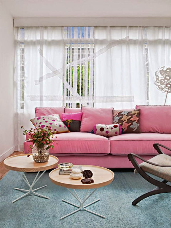 Sofá Rosa Pink com Decoração Tropical: Um Paraíso Particular - inspiração