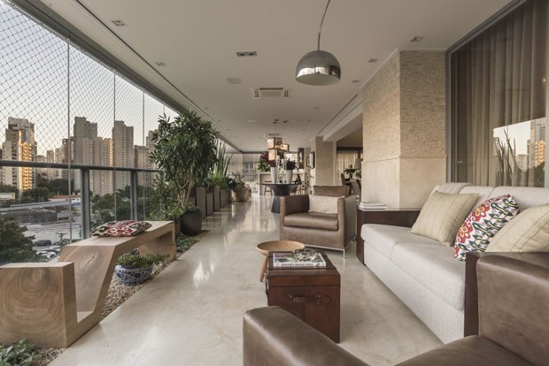 Arte e Cor: Integração com Quadros Vibrantes e Móveis Modernos - detalhe