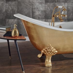 Banheira com Detalhes em Cobre: Um Toque de Sofisticação Vintage - detalhe